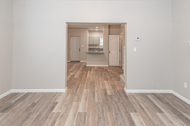 Photo - 102 Shadyhill Rd House