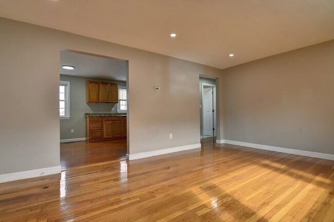 Building Photo - 30 Trull St