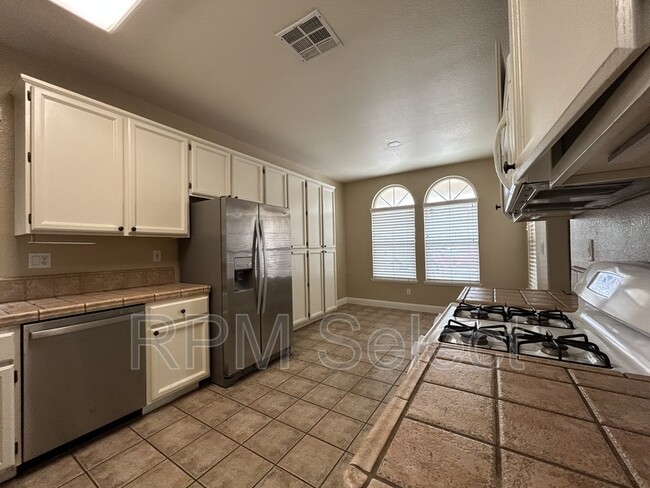 Building Photo - 1724 Magenta Dr
