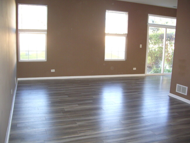 Building Photo - 2306 Evergreen Cir