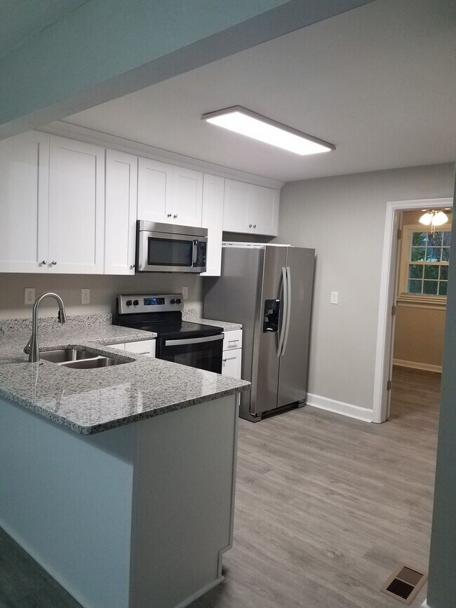 Foto del edificio - Renovated 5 BR Near ODU!