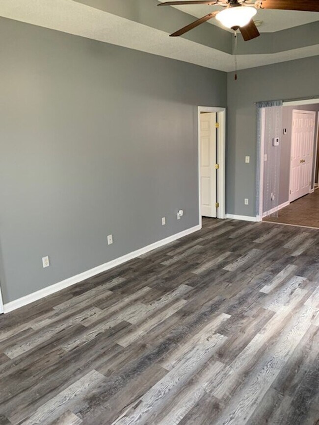 Building Photo - 9751 Moonlight Dr