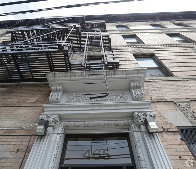 Building Photo - 1735 Washington