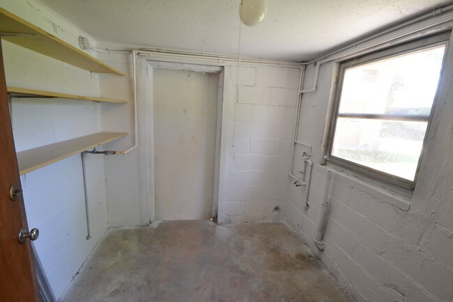 1 BR Unit Closet - 2019 Lake Shore Blvd