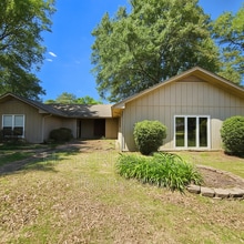 Building Photo - 8701 Lathbury Pl N