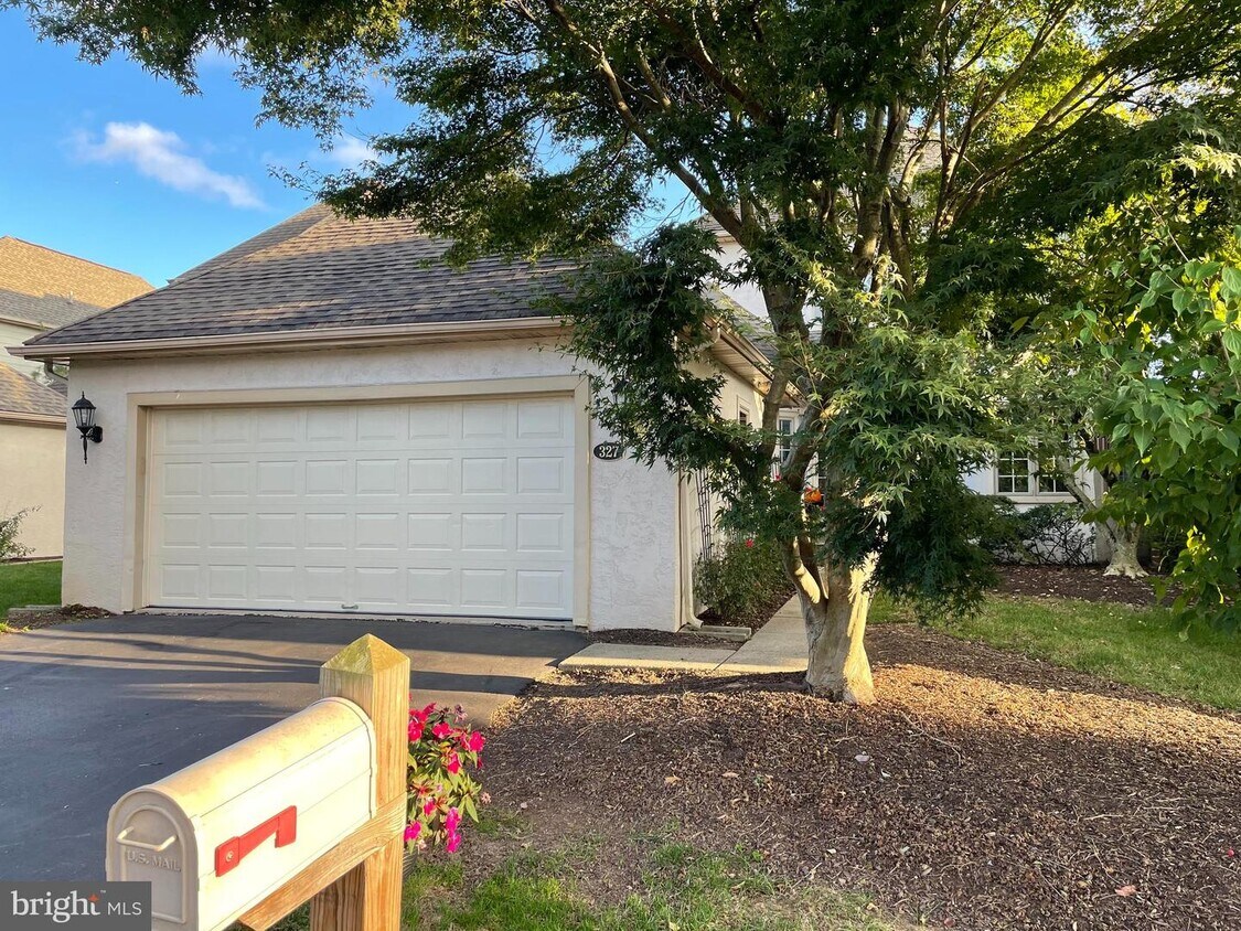 327 Overlook Ln, Conshohocken, PA 19428 House Rental in Conshohocken