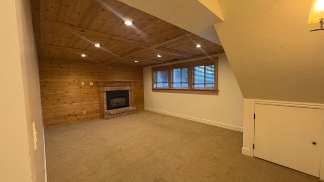 Building Photo - 441 Canyon Estates Dr