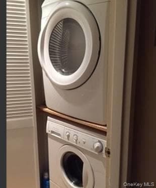 Building Photo - 603 Town House Village