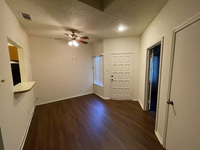Foto del edificio - 18040 Midway Rd