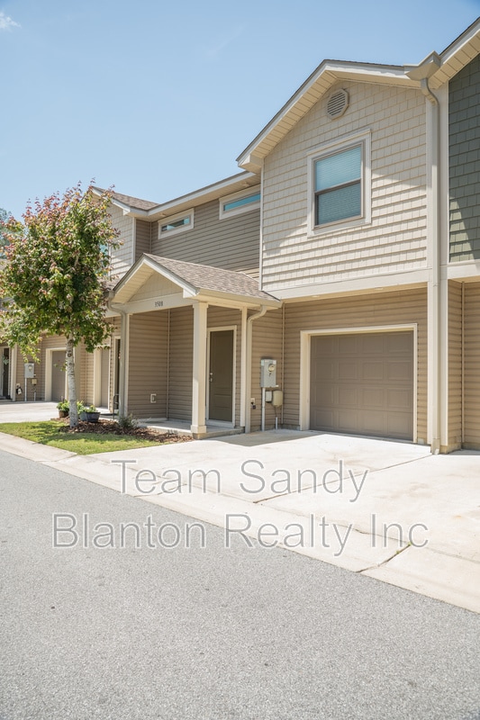 Building Photo - 3508 Mossy Oak Villas Cir