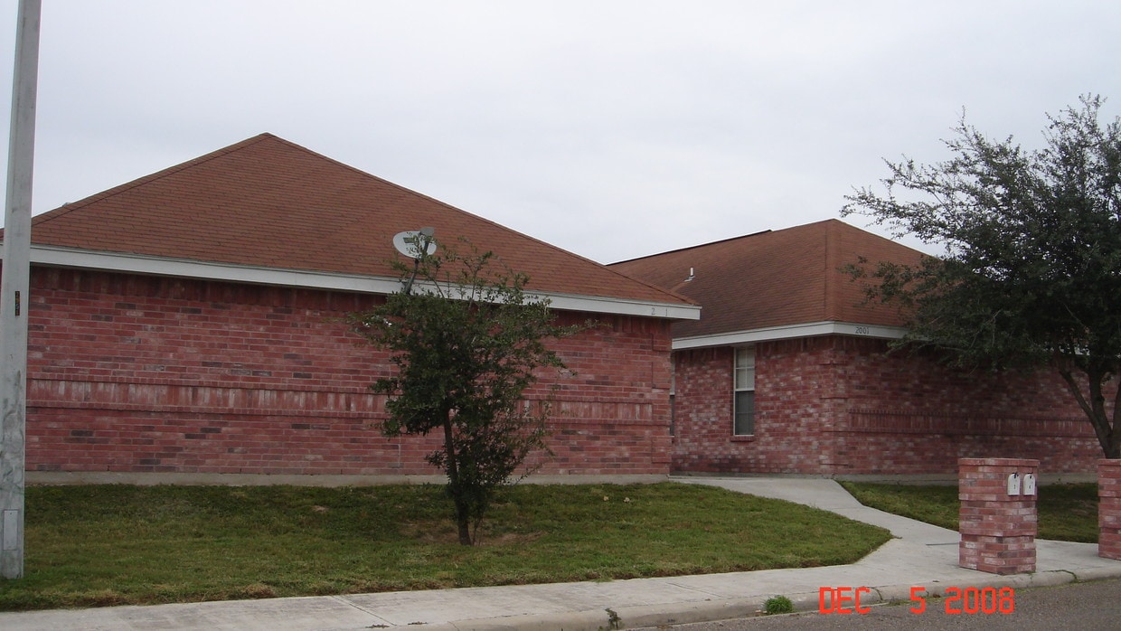 Primary Photo - 2001 Bracey Ave
