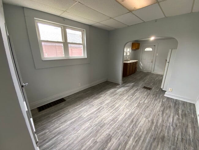 Building Photo - 708 Harmon St