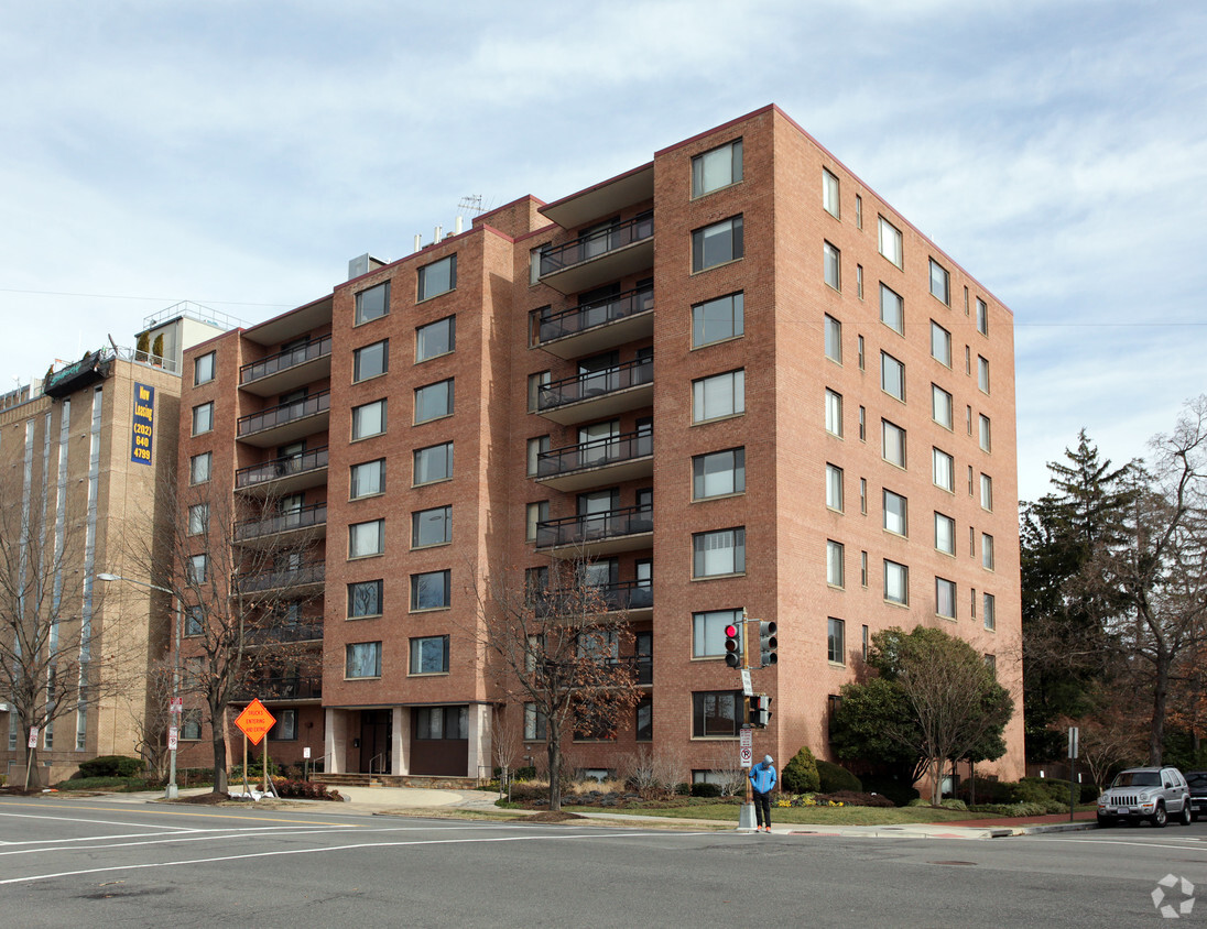 Primary Photo - Chesterfield Apartments