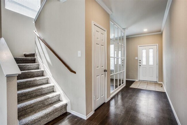 Foto del edificio - 2443 Green Meadows Ln