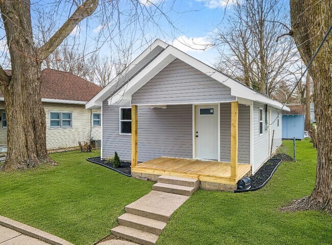 Foto del edificio - Spacious inside and out! Freshly painted!  3-Bedroom Rental Home – Comfort & Convenience!
