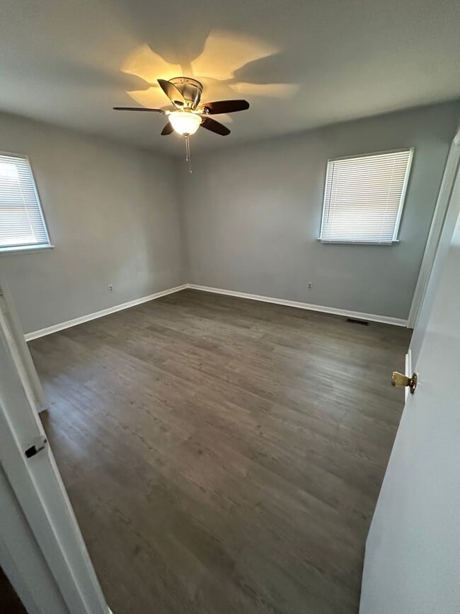 Building Photo - 3304 Southgate Dr