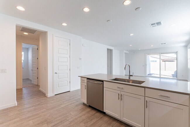 Building Photo - Modern Elegance: Spacious 5 BR Home with E...