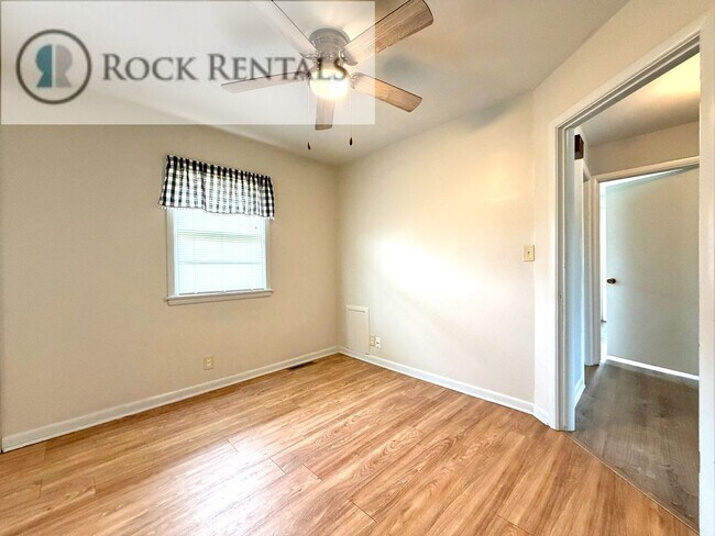 Foto del edificio - Fresh 2 Bed with Bonus Room on 17th
