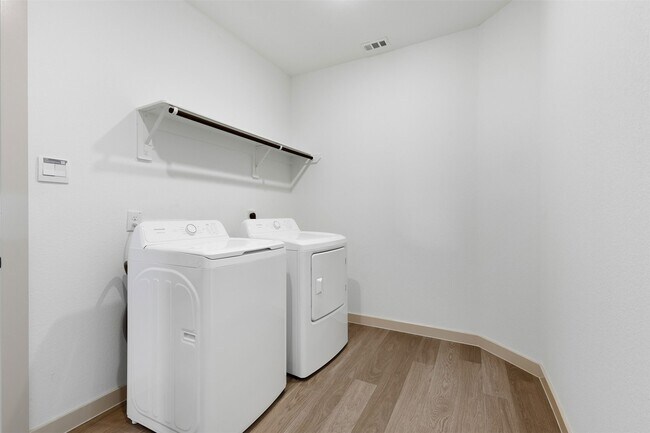 Foto del edificio - 3333 Woodrose Orchard Dr