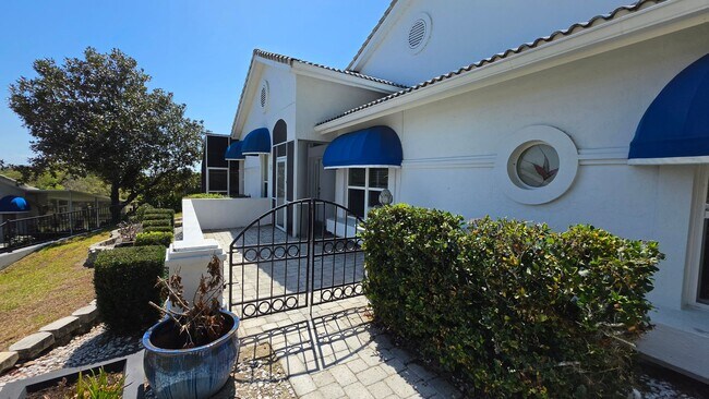 Foto del edificio - Golf Course Living in a Gated Harbor Hills Country Club – Lady Lake, FL