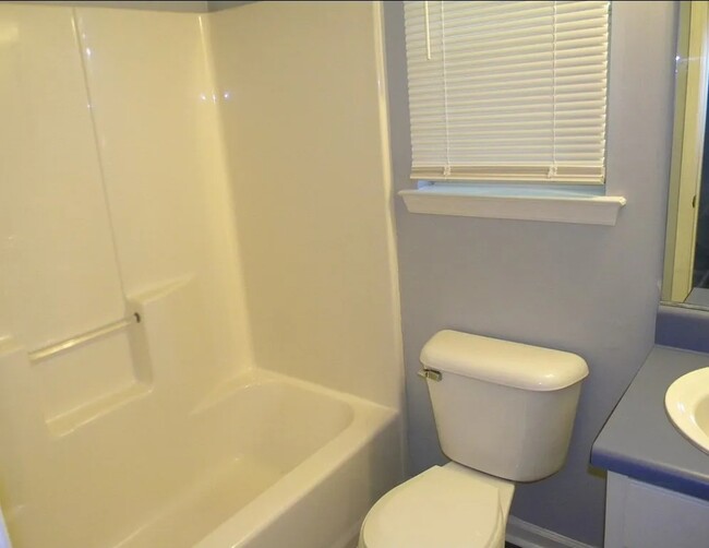 Foto del edificio - 2703 Blossom Dr