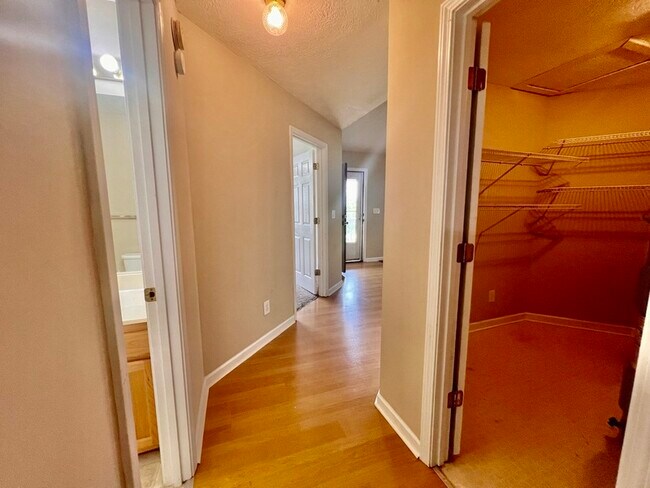 Foto del edificio - 180 Stone Henge Ln
