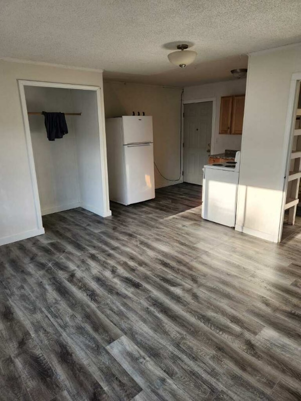 Building Photo - 1900 Monroe Ave