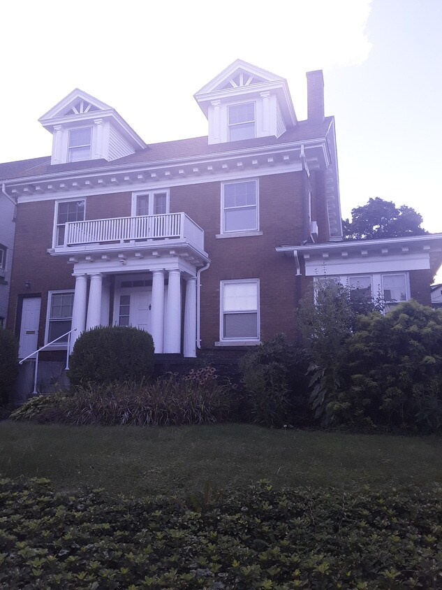 Primary Photo - 2512-14 Broad Ave