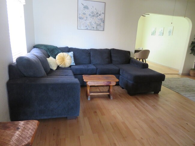 Foto del edificio - Furnished 2 Bedrooms, 1 Bath Home For Rent