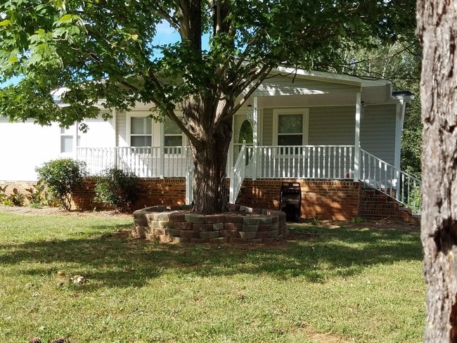 Building Photo - 5397 Shallowford Rd
