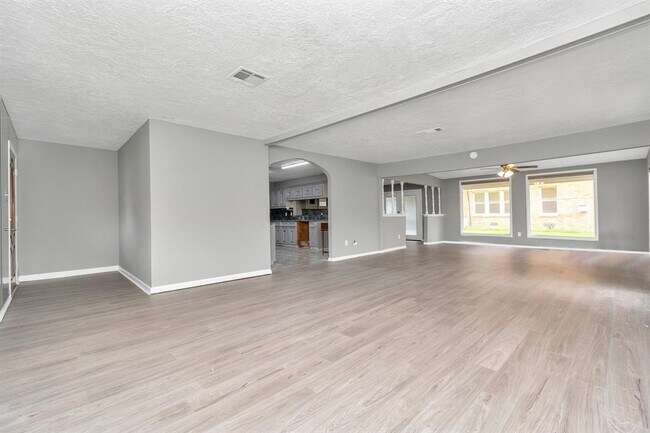 Building Photo - 2015 Dumble St