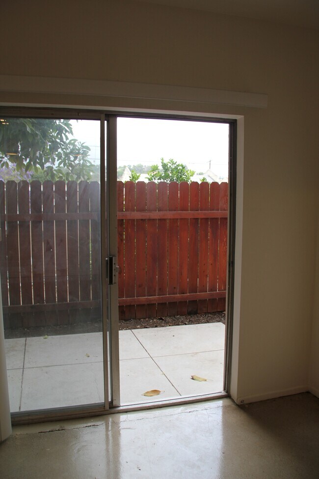 Foto del edificio - 4144 Somers Ave