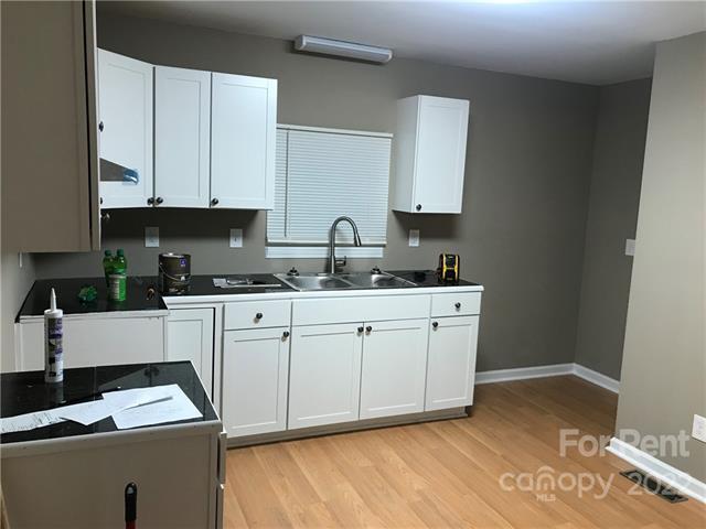 Foto del edificio - 405 Hickory Grove Rd