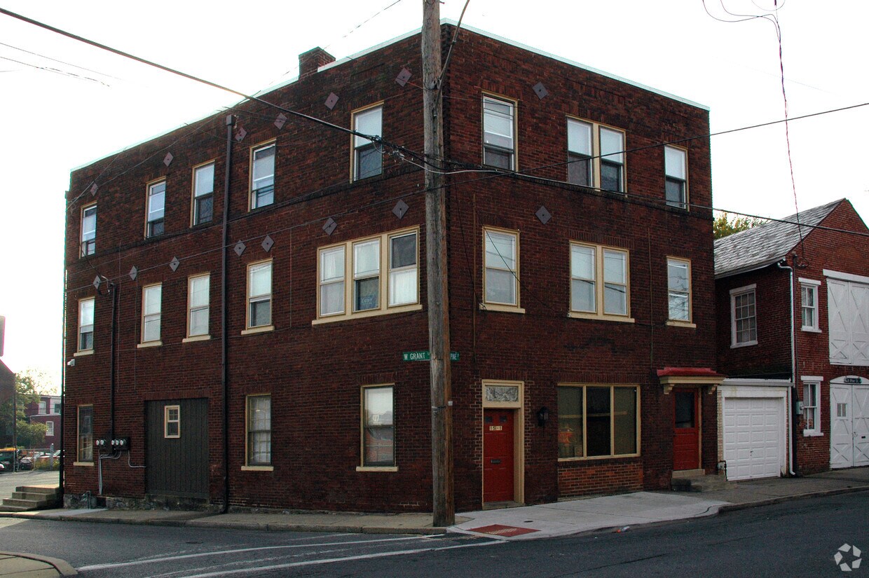 Primary Photo - 516 W Grant St