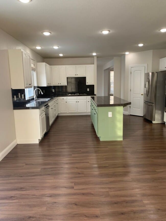 Building Photo - 7117 Heatherwood Dr