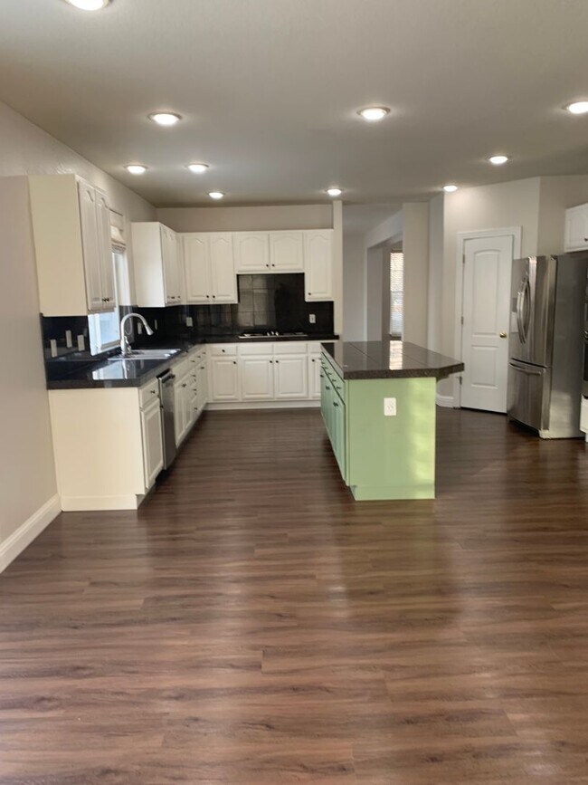 Foto del edificio - 7117 Heatherwood Dr