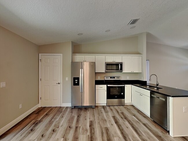 Building Photo - 1866 W Hialeah Dr