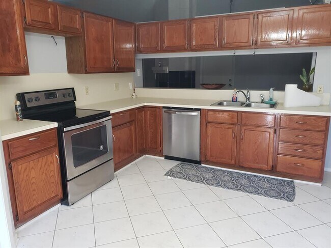 Building Photo - 2534 Bisontine St