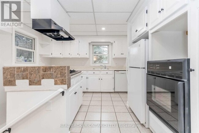 Building Photo - 156 Clapperton St