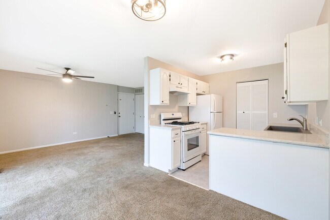 Building Photo - 690 Thorntree Ct
