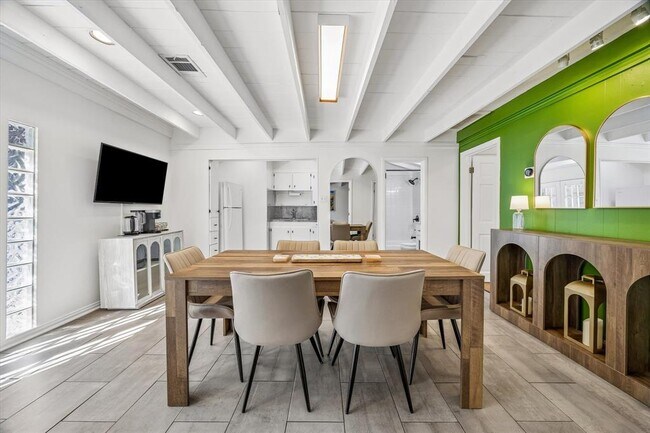 Foto del edificio - 211 Lessin Ln