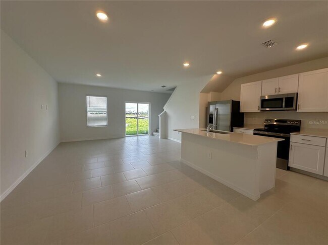 Foto del edificio - 28521 SWEET MEADOW Dr