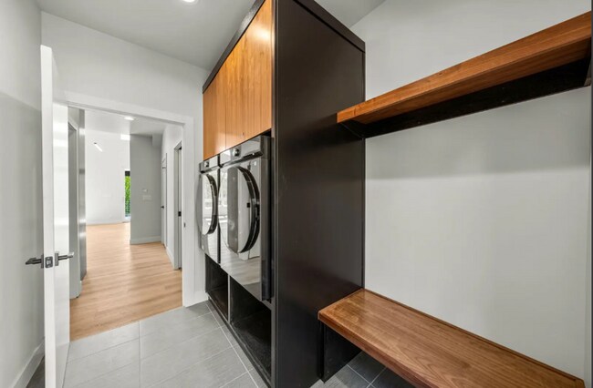 Foto del edificio - 235 Rosemary Ln