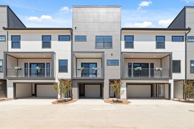 Building Photo - 11936 N Hoa Sen Cir