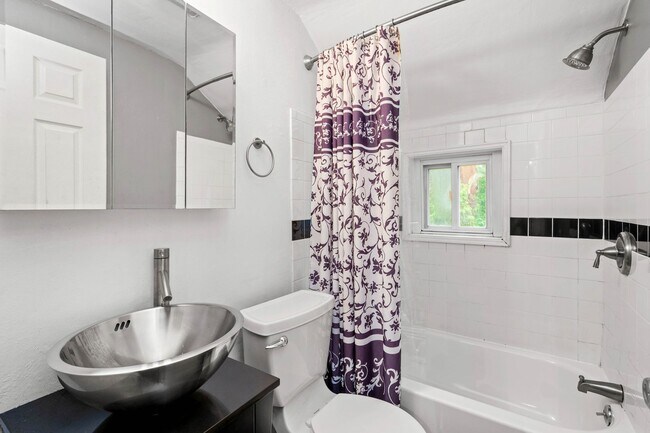 Building Photo - GORGEOUS TWO BEDROOM HOUSE IN BEECHVIEW AV...