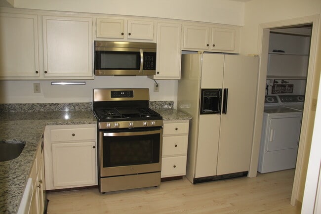 Kitchen - 45 Tunxis Vlg