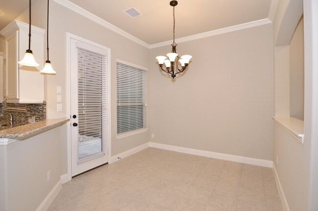 Building Photo - Beautiful Townhome in Richardson ISD!