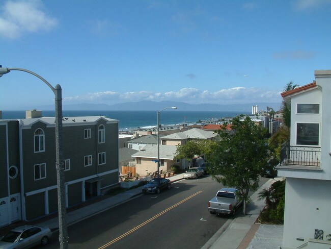 Building Photo - 3008 Highland Ave