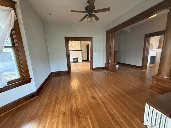 Foto del edificio - 1737 Compton Rd