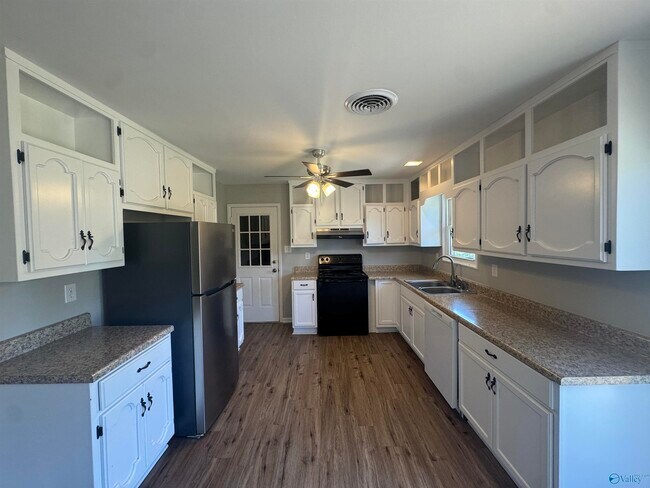 Foto del edificio - 10020 Strong Dr SE